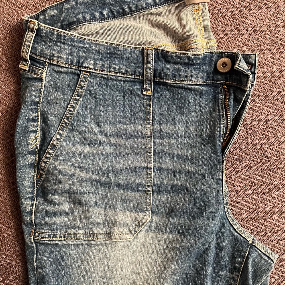 Torrid size 16- Stylish Blue Denim Jeans cropped